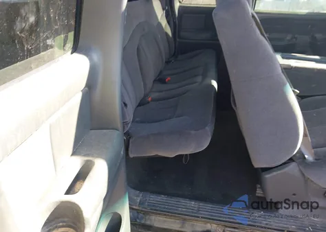 2001 GMC Sierra 1500 Sle z USA, uszkodzony, nr VIN 2GTEK19TX11293351